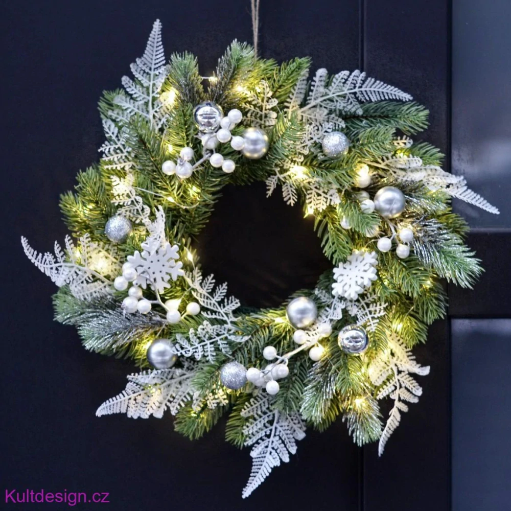Věnec bílé kapradí 35 cm, světýlka s časovačem