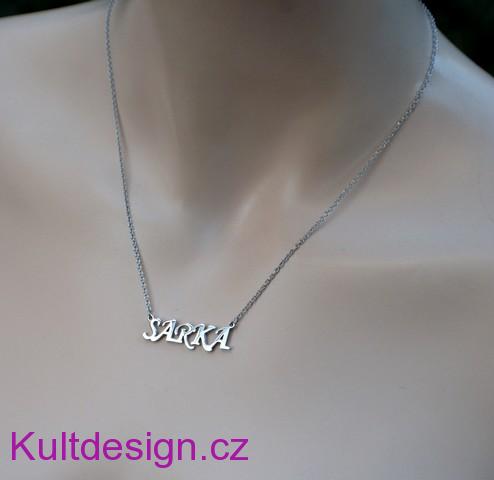 Náhrdelník se jménem Sarka
