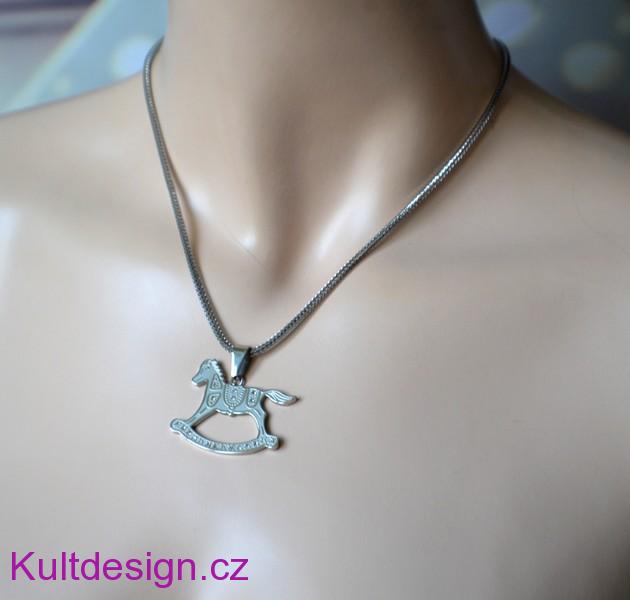 Náhrdelník z chirurgické oceli s přívěskem