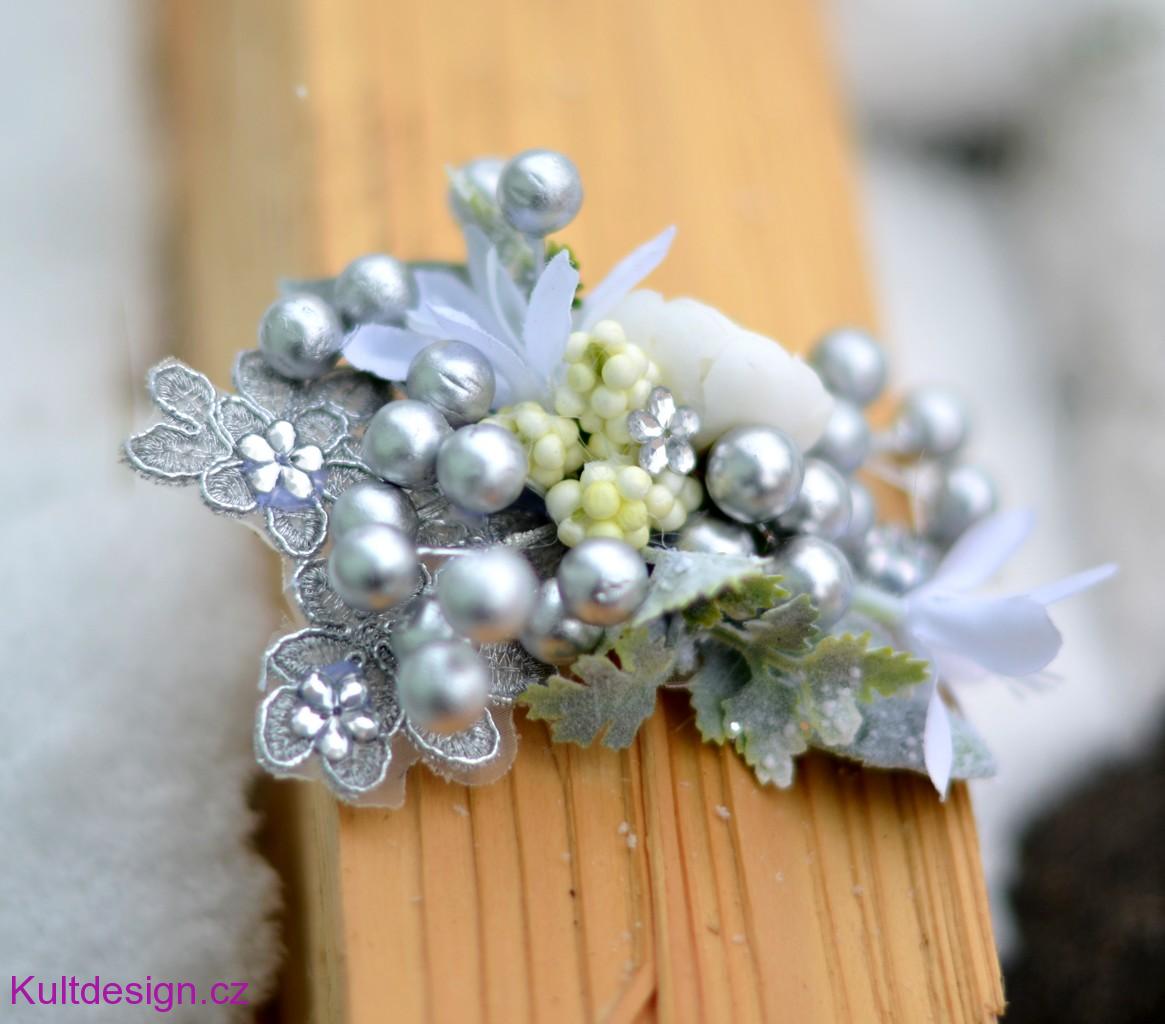 Květinová spona stříbrná barva