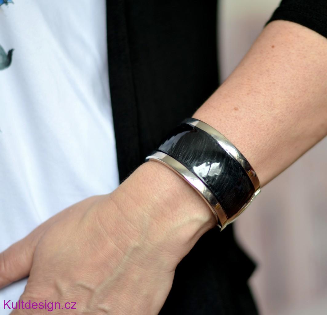 Masivní náramek na zapínání