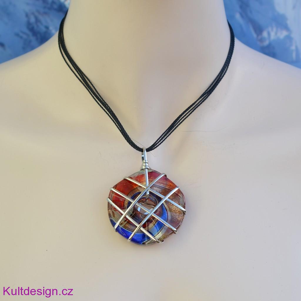 Náhrdelník se skleněným přívěskem
