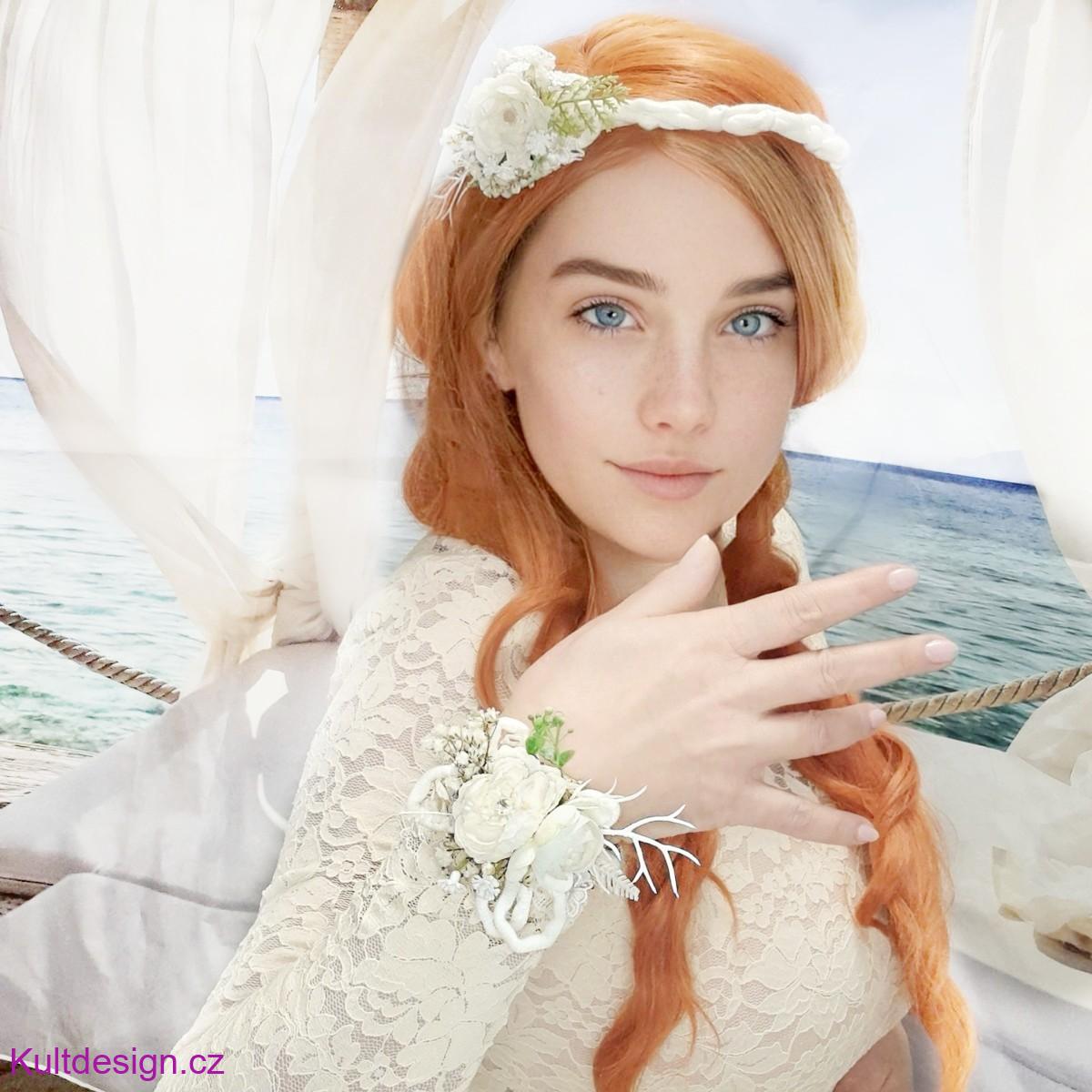 Něžná květinová čelenka na textilní stužce