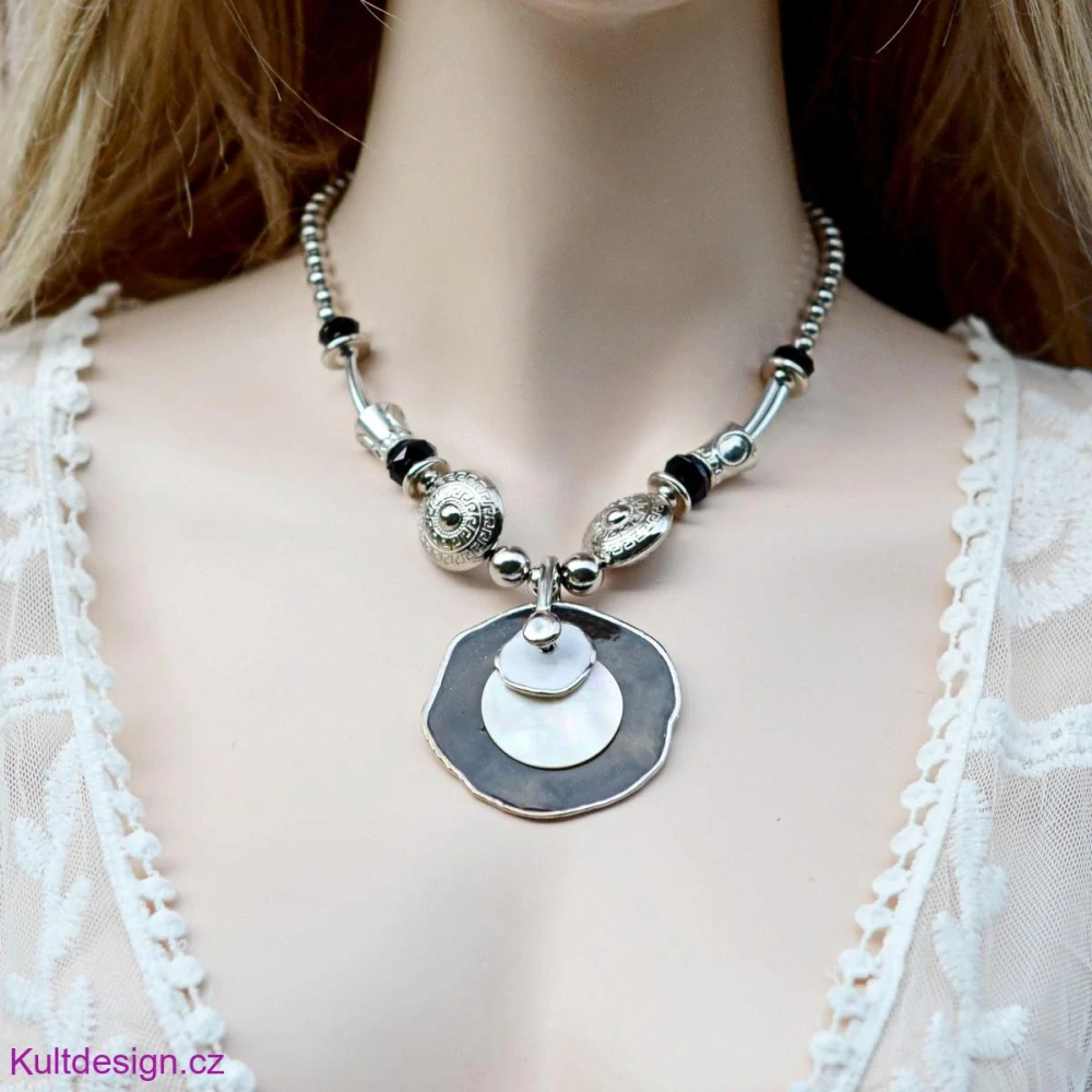 Náhrdelník s přívěskem shell