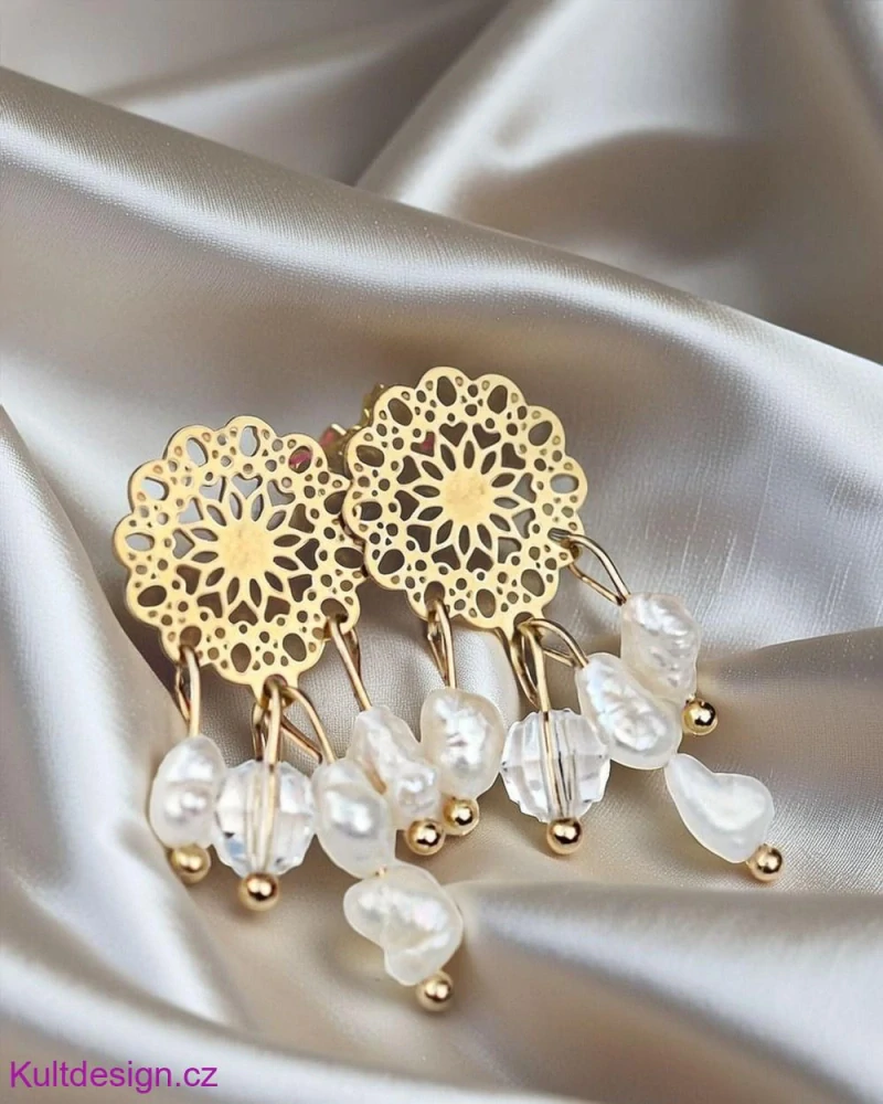 Ocelové náušnice s říčními perlami a korálky