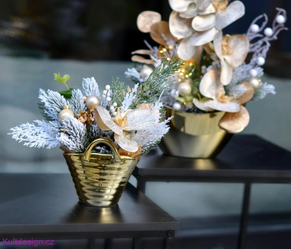Malá vánoční dekorace s orchideou