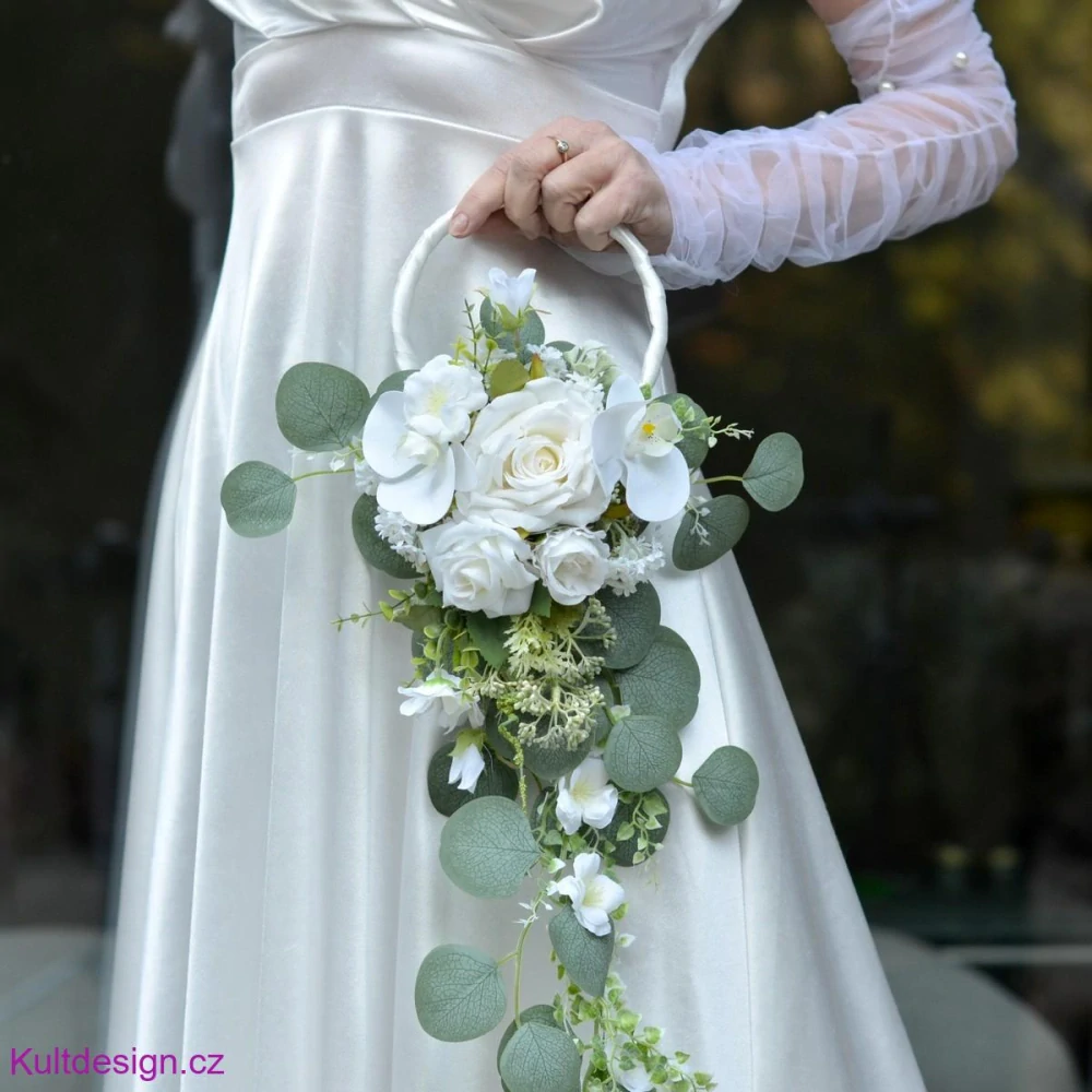 Svatební kytice z umělých květin bílá