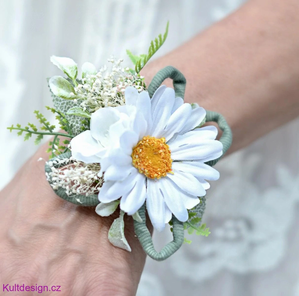 Květinový náramek na stužce kopretina