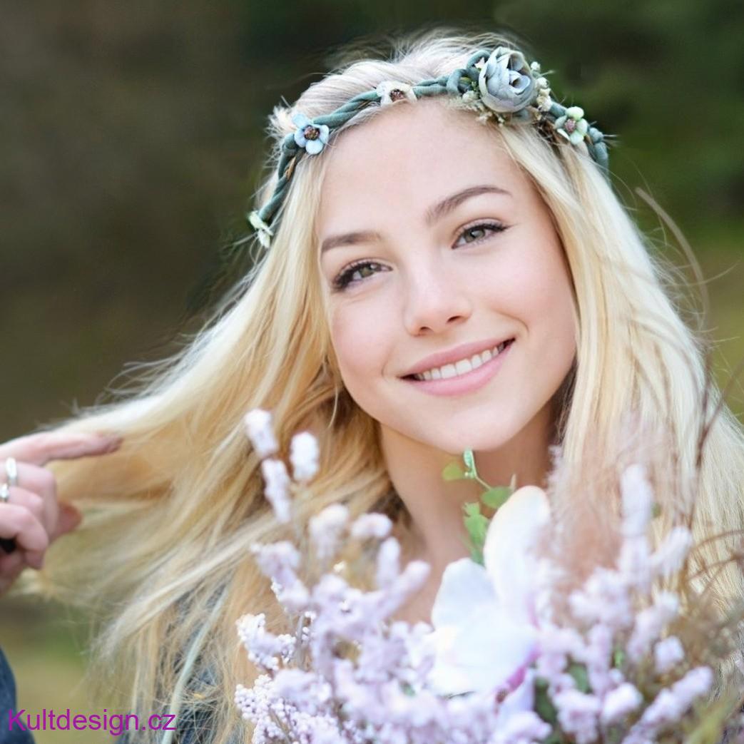 Něžná květinová čelenka na textilní stužce