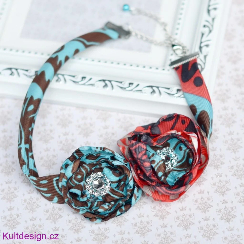 náhrdelník s textilními květinami