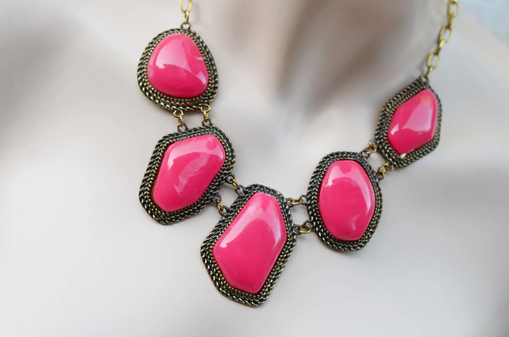 Náhrdelník tmavě růžový