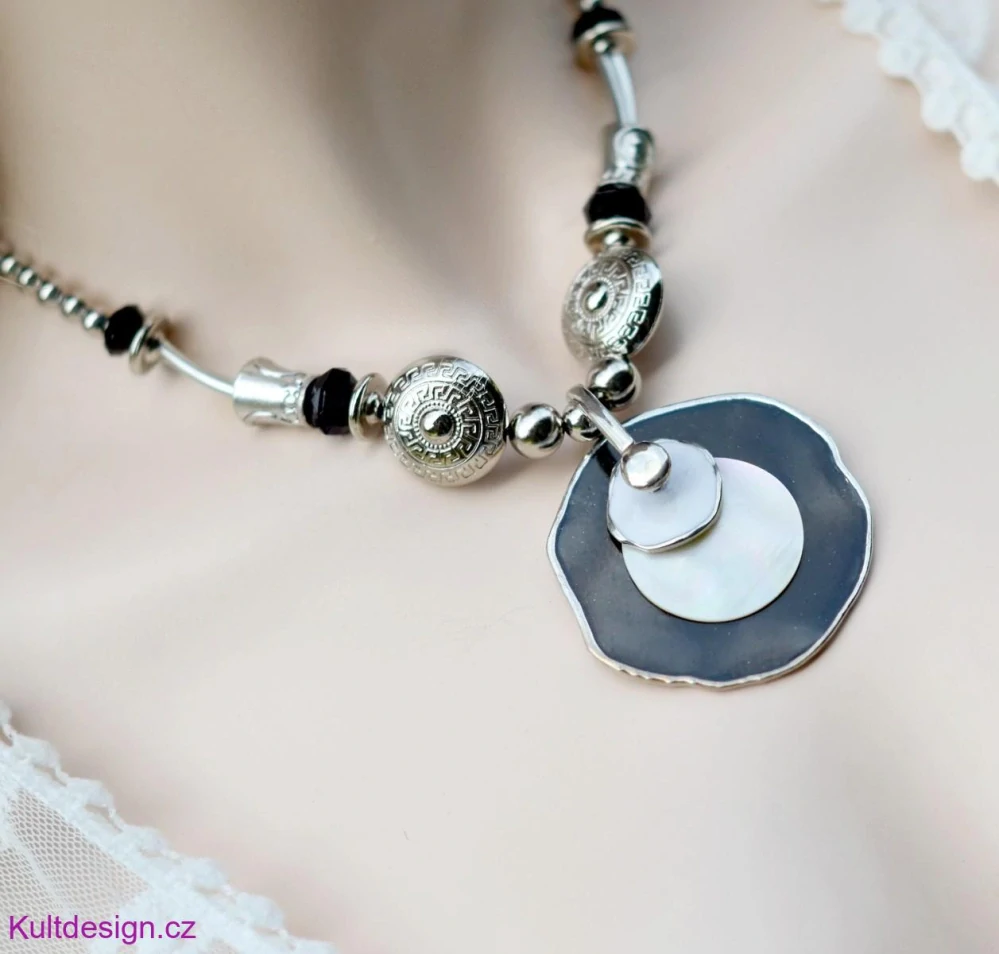 Náhrdelník s přívěskem shell
