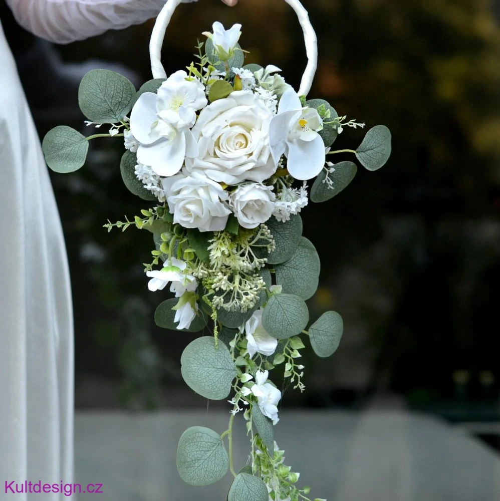 Svatební kytice z umělých květin bílá