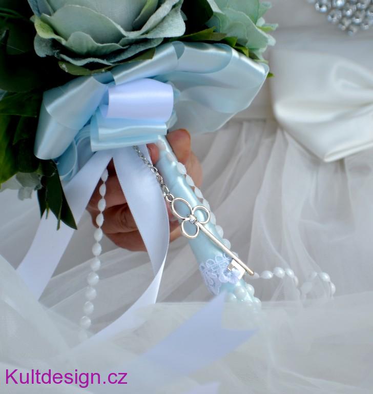 Svatební kytice Sky velvet, spona a korsáž 