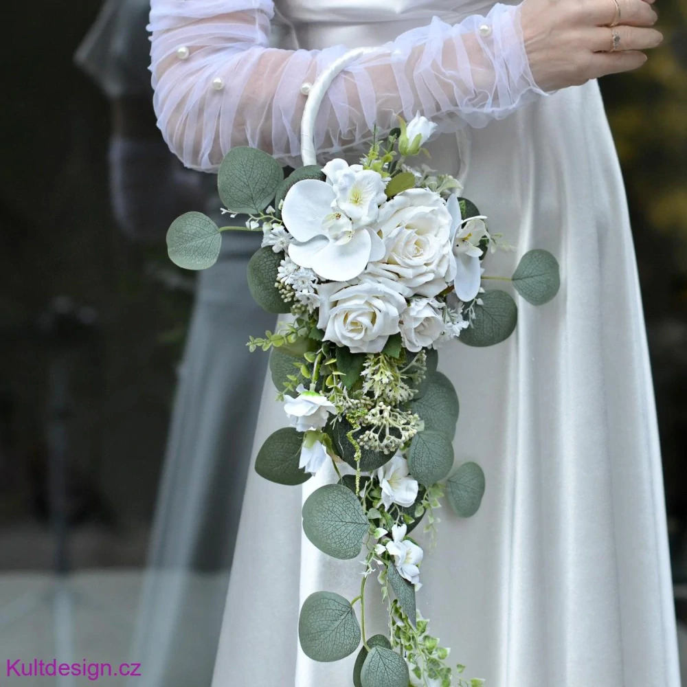 Svatební kytice z umělých květin bílá
