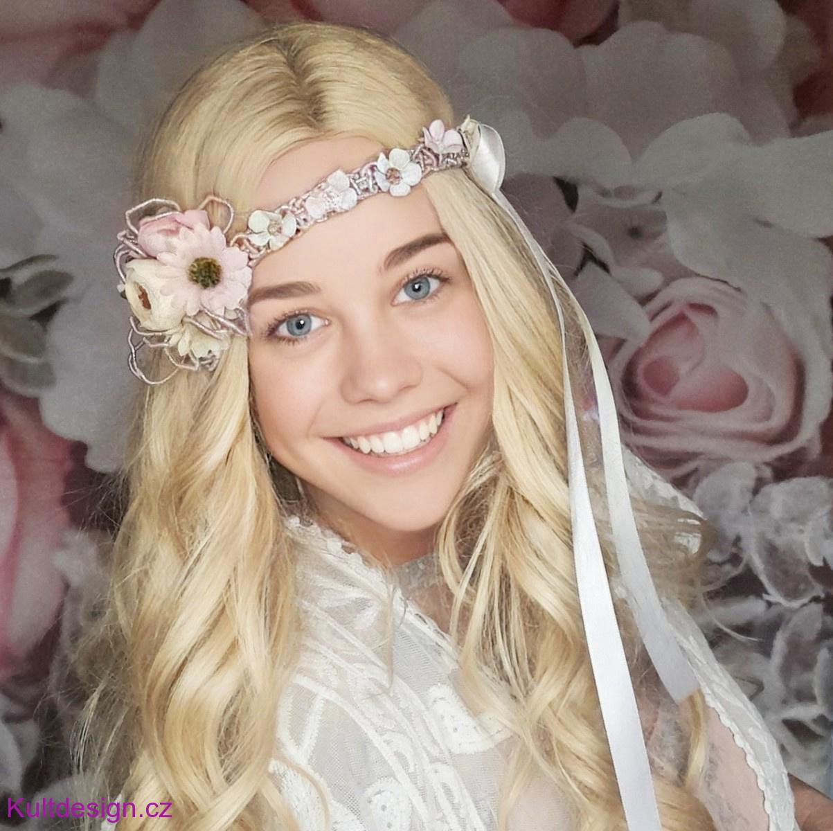 Čelenka s květinovou ozdobou