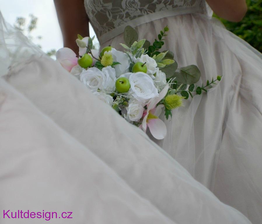 Svatební kytice Boho magnolia s jablíčky a korsáž