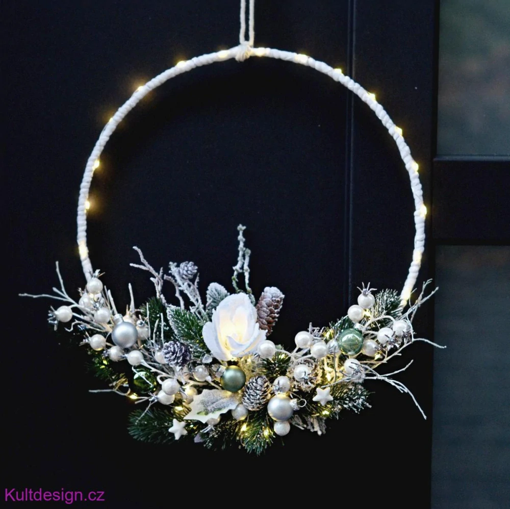 Svítící vánoční věnec bílý 40 LED