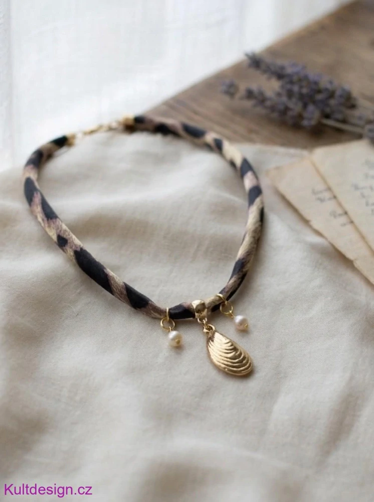 Choker náhrdelník s leopardím vzorem mušlička