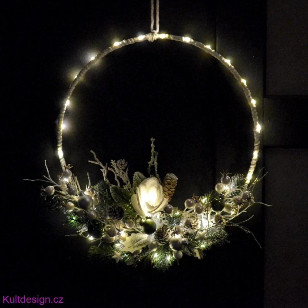 Svítící vánoční věnec bílý 40 LED
