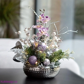 Svítící vánoční dekorace s orchideou