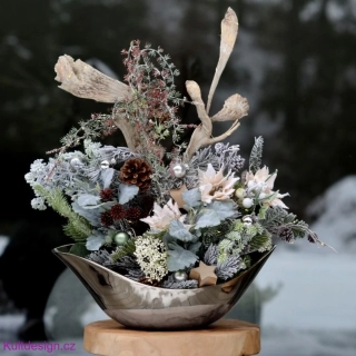 Vánoční dekorace v designové míse
