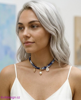 Saténový choker s perličkou a přívěsky